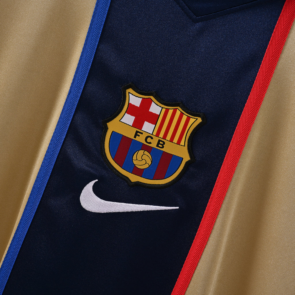 FC Barcelona 2001/02 Away Retro Jersey club crest and fabric detail