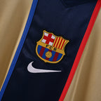 FC Barcelona 2001/02 Away Retro Jersey club crest and fabric detail