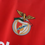 Benfica 1994/95 Home Retro Jersey — detalle del escudo
