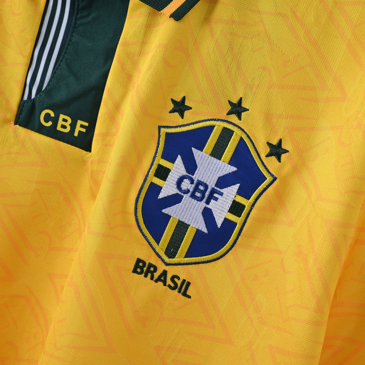 Brazil 1991–93 Home Retro Jersey — detalle del escudo