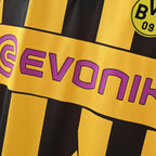 Borussia Dortmund 2012/13 Home Retro Jersey — detalle del escudo