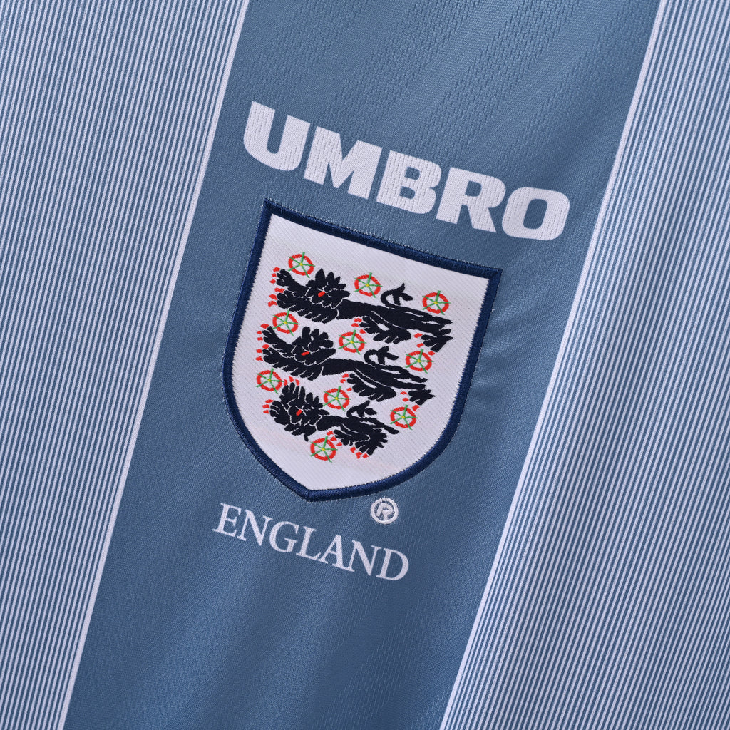 England 1995/96 Away Retro Jersey crest and fabric detail