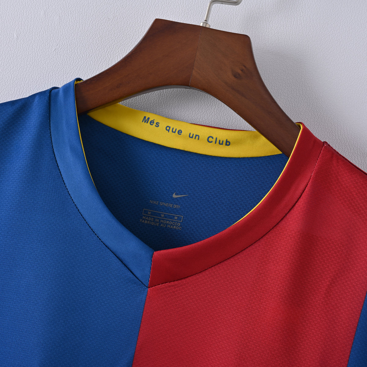 FC Barcelona 2006/07 Home Retro Jersey collar detail