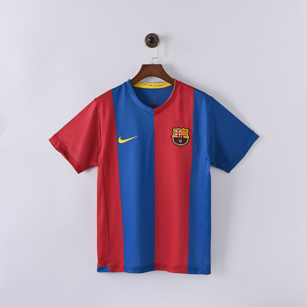 FC Barcelona 2006/07 Home Retro Jersey front view