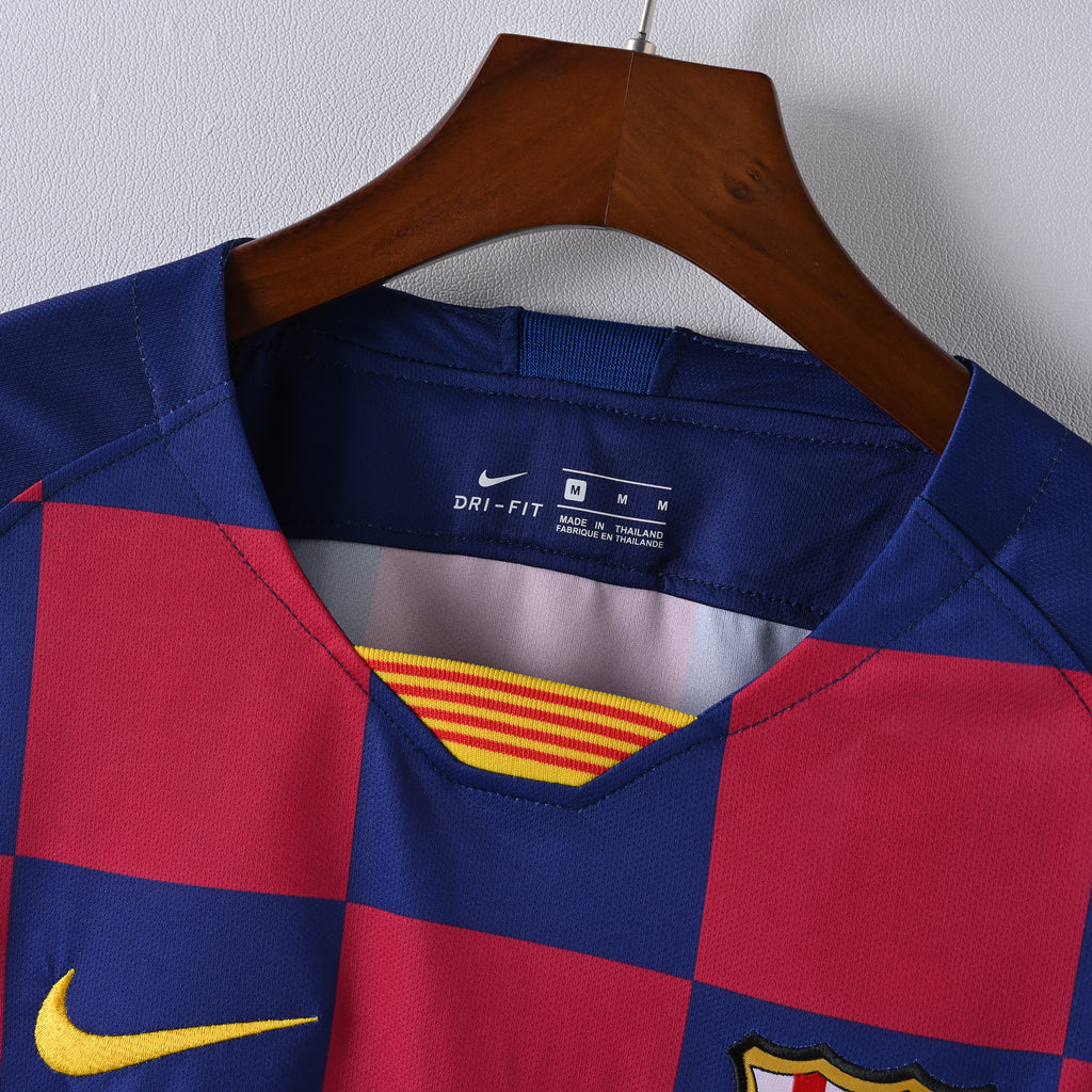 FC Barcelona 2019/20 Home Retro Jersey collar and crest detail