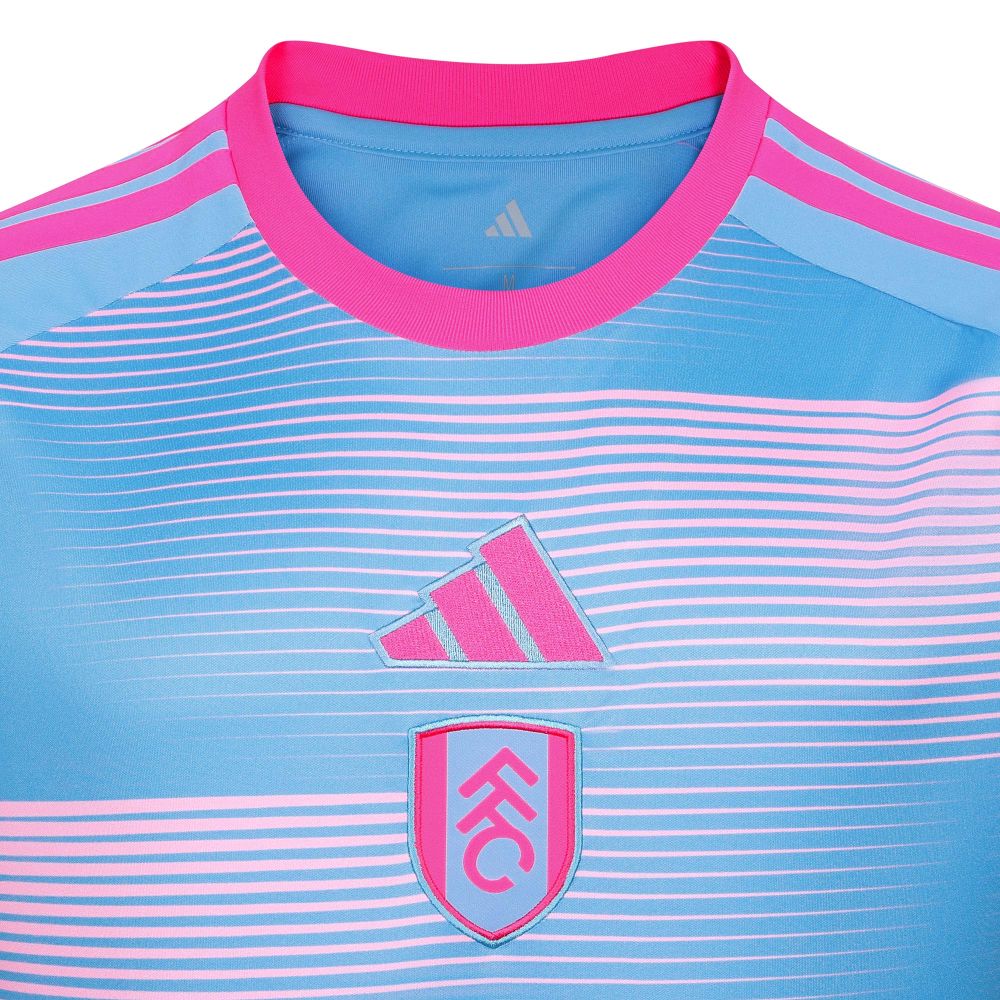 Fulham 2026/27 Third Jersey Fan Version - Collar and Crest Detail