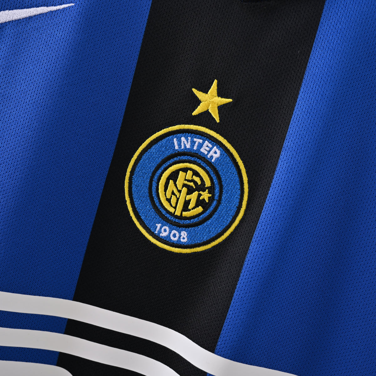 Inter Milan 2004/05 Home Retro Jersey crest detail