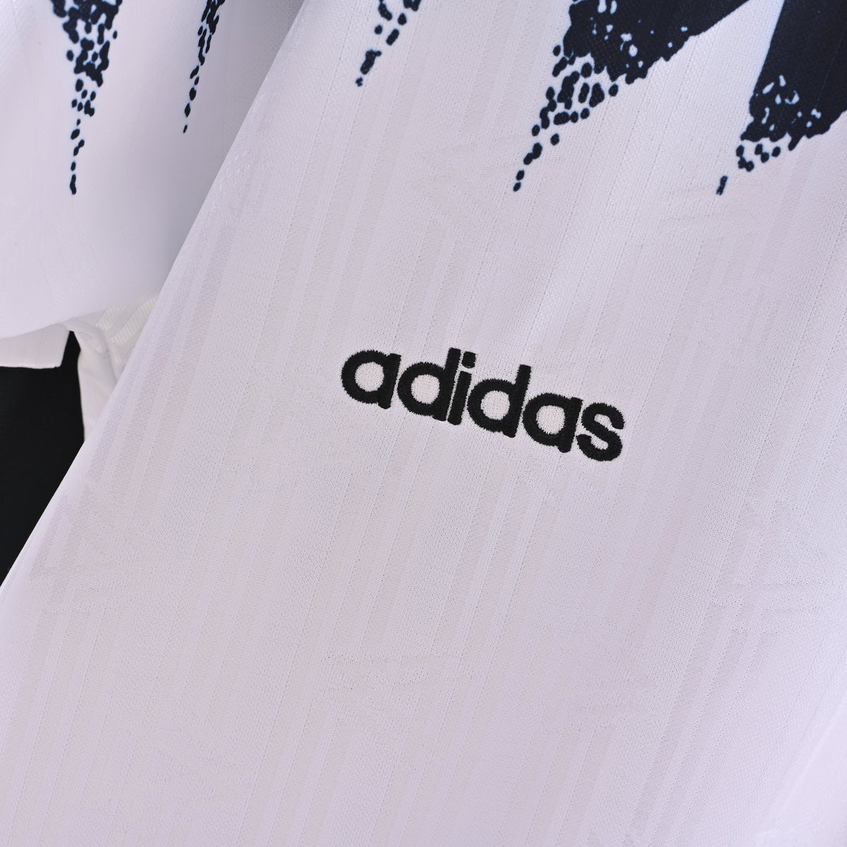 Liverpool FC 2001/02 Away Retro Jersey back view