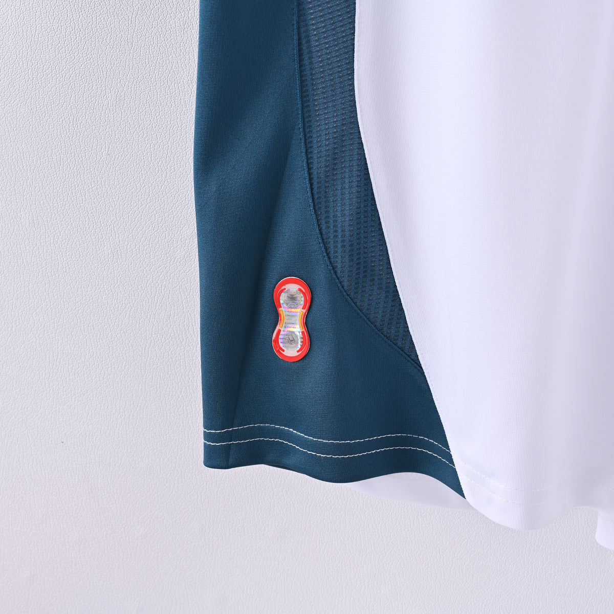 Liverpool FC 2006-07 away retro jersey detail