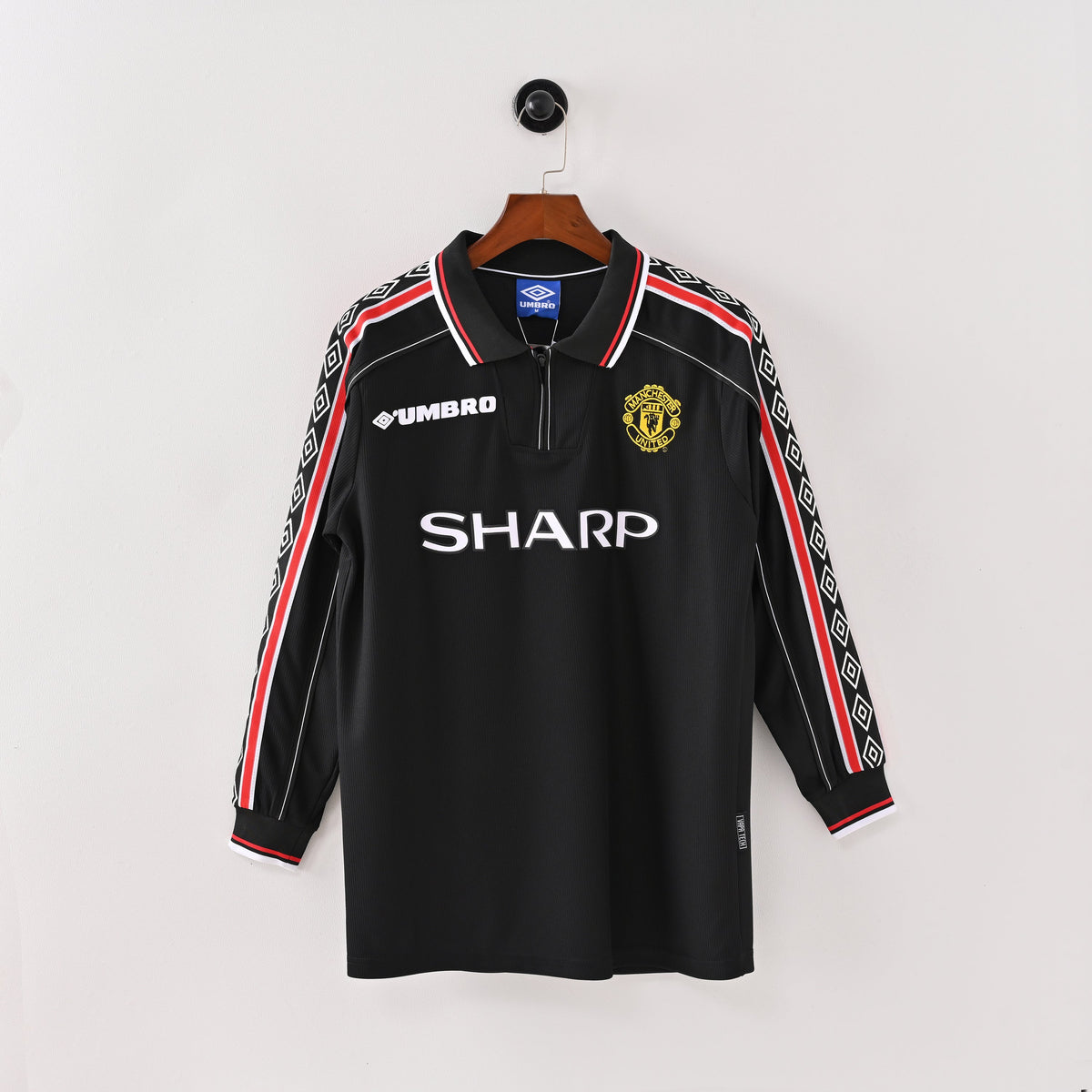 Manchester United 1998/99 Black Long Sleeve Retro Jersey front view