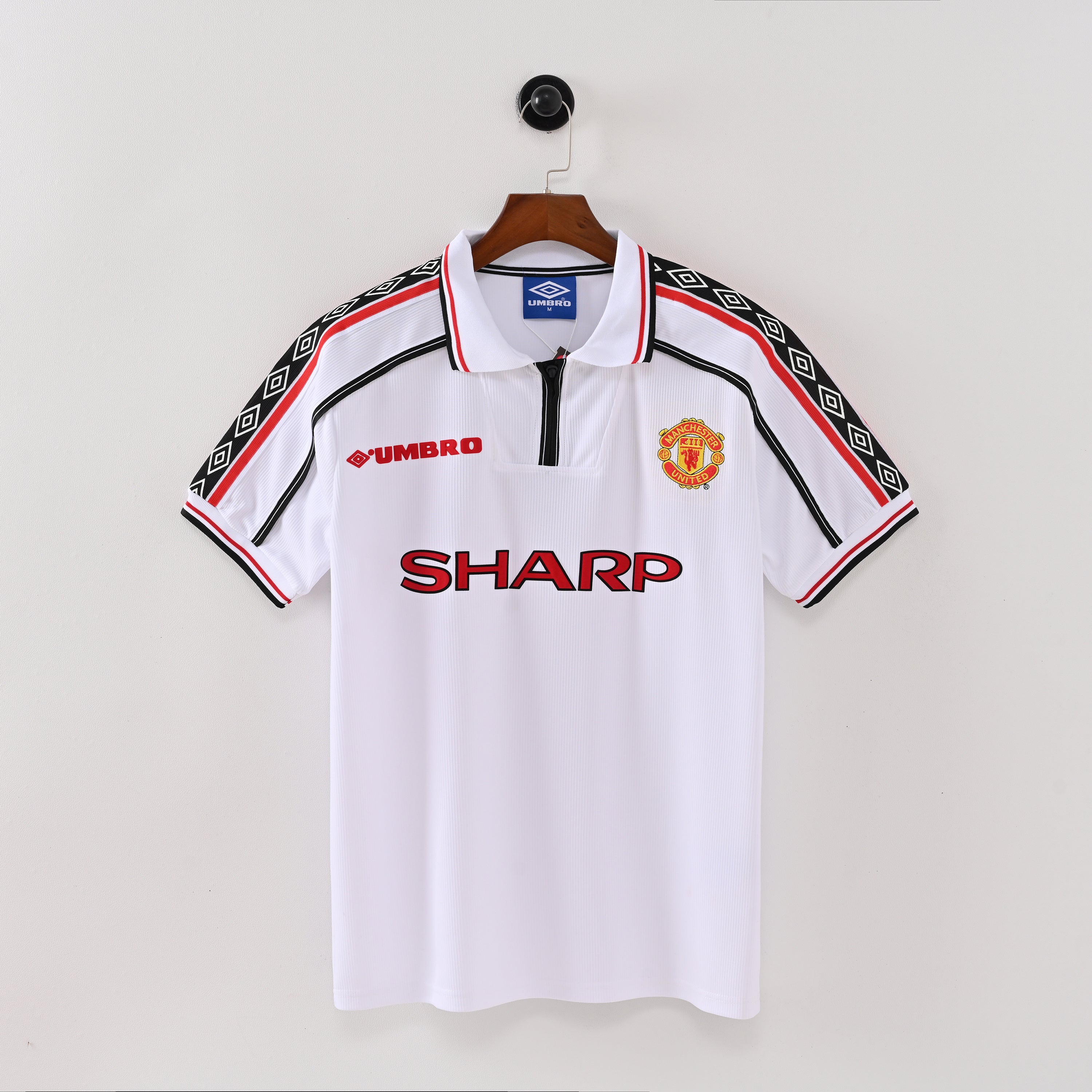 Manchester United 1998/99 retro jersey front view