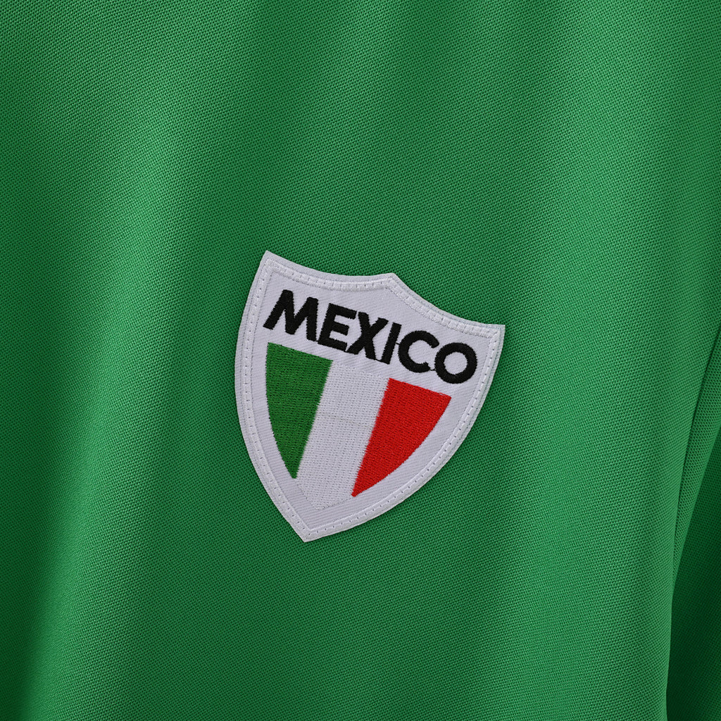 Mexico Retro Jersey — detalle del escudo y tejido