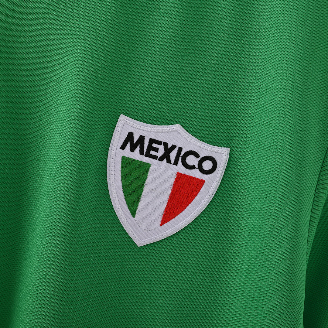 Mexico Retro Jersey — detalle del escudo y tejido