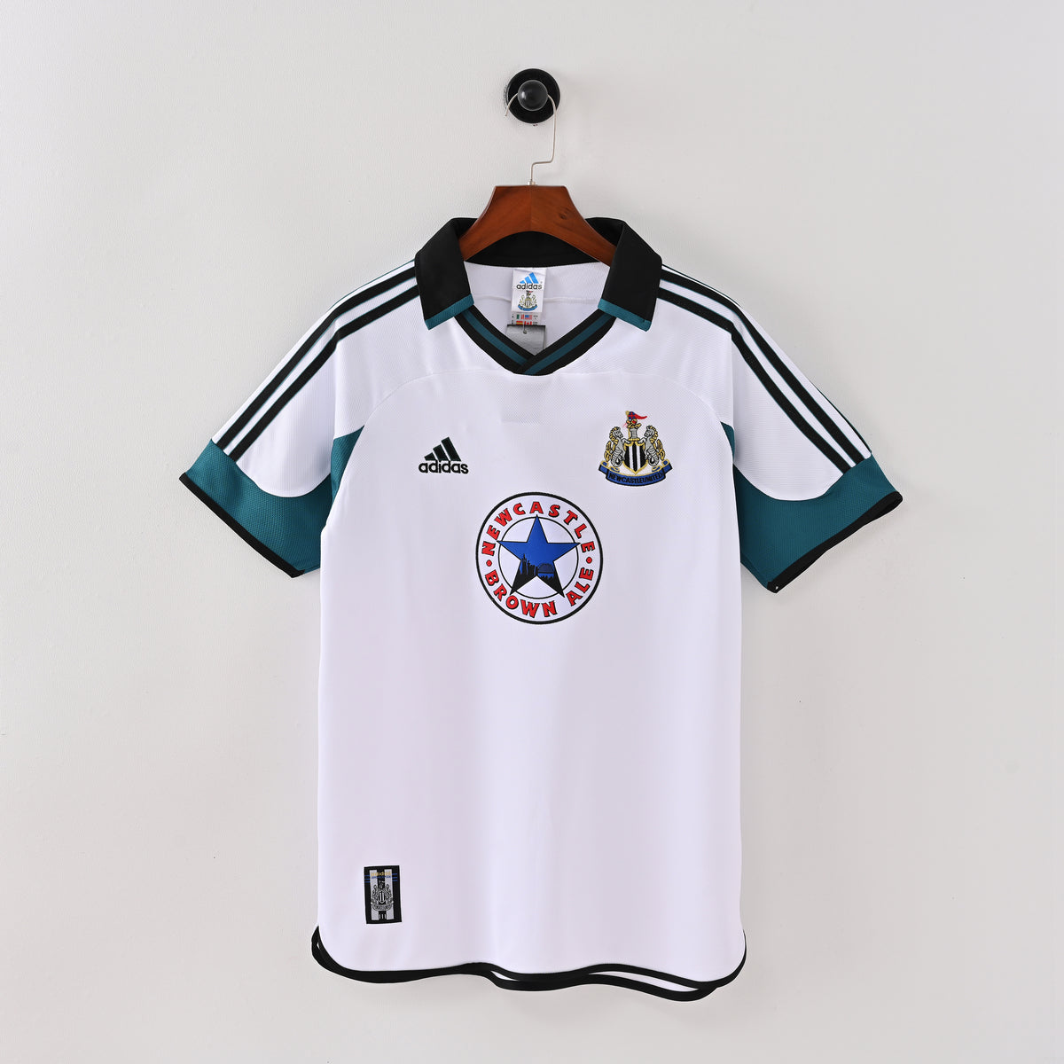 Newcastle United 1999/00 Away Retro Jersey - front view