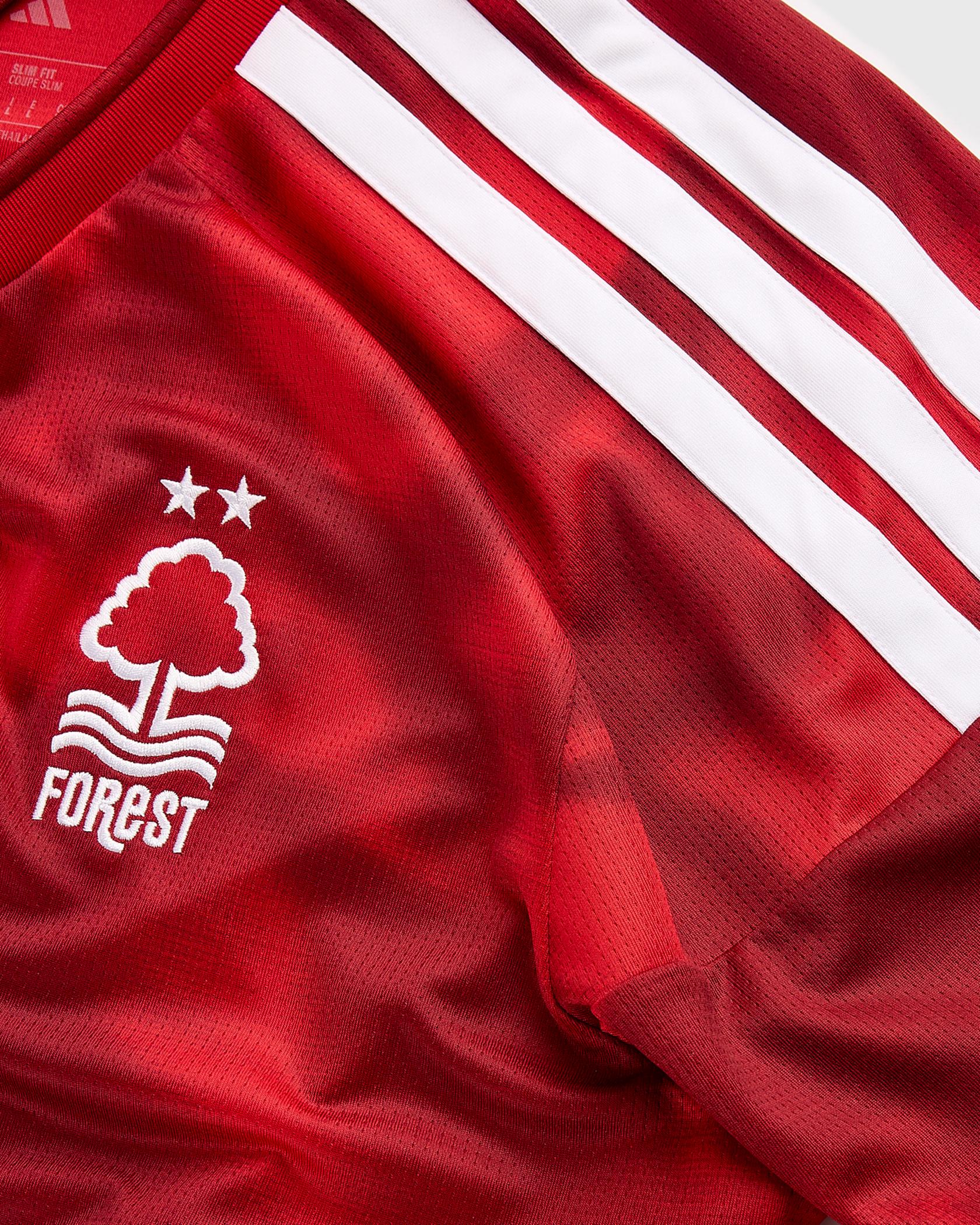 Nottingham Forest 2026/27 Home Jersey Fan Version - Crest and Shoulder Detail
