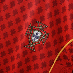 Portugal 2004 home retro jersey, detalle del escudo y tejido
