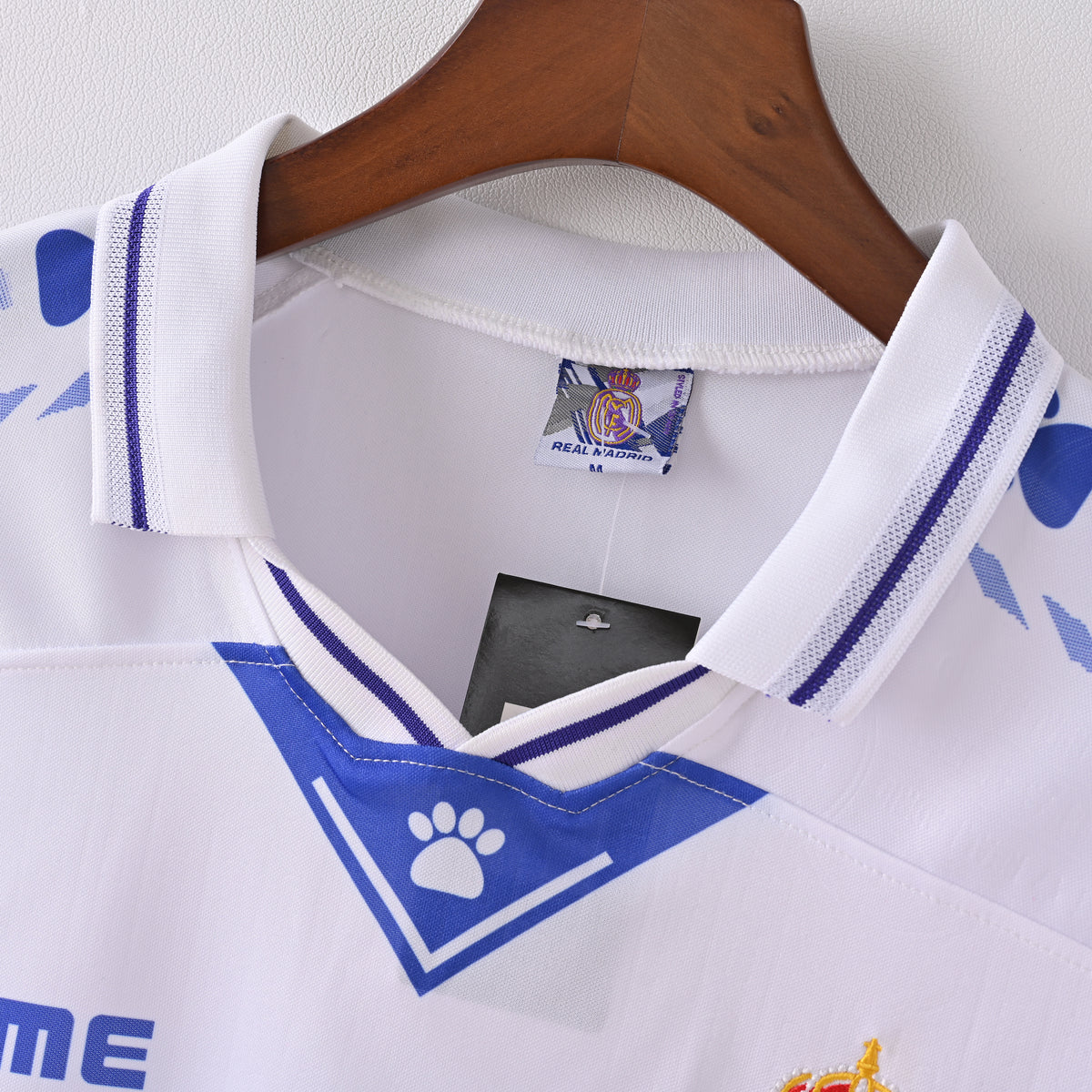Real Madrid 1996/97 Home Retro Jersey - crest detail