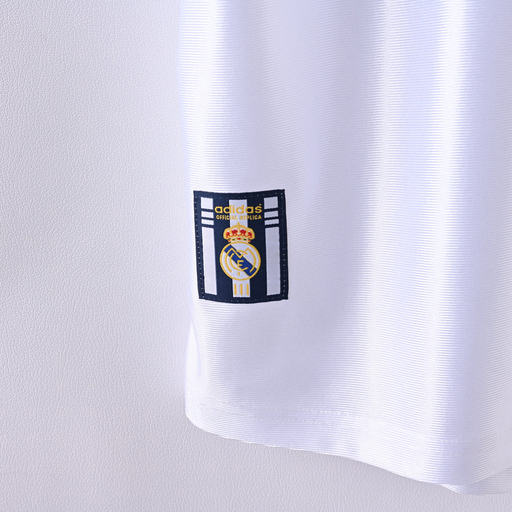 Real Madrid 1998–2000 Home Retro Jersey - crest detail