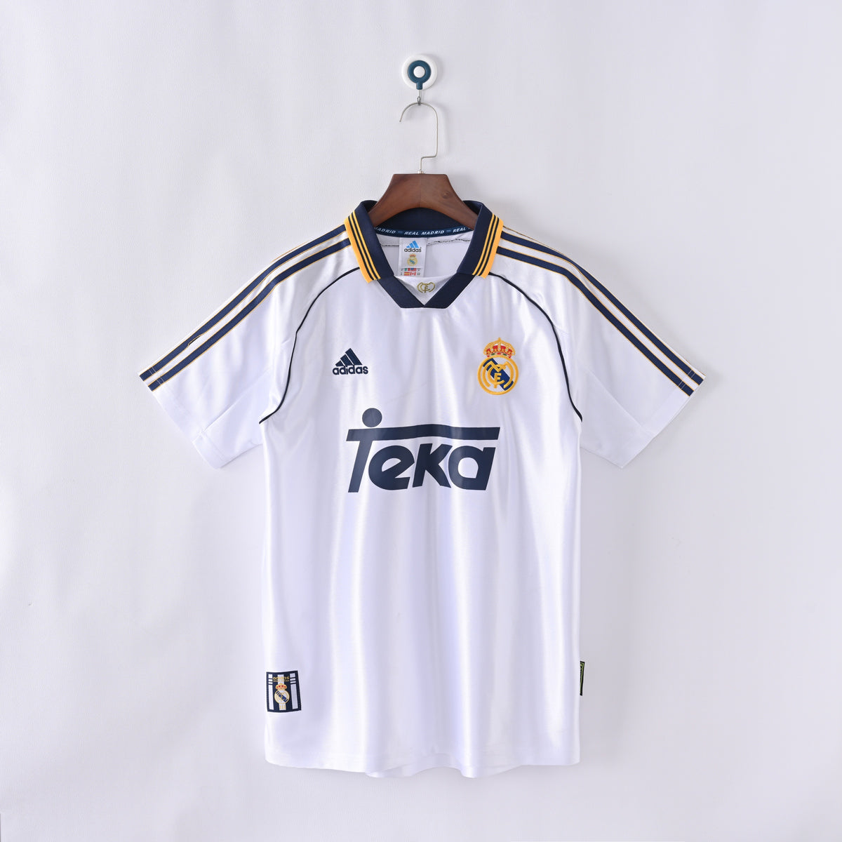 Real Madrid 1998–2000 Home Retro Jersey - complete front view