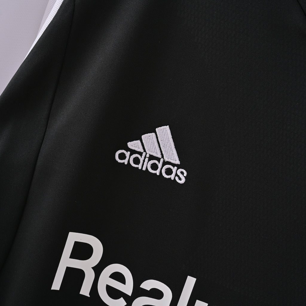 Real Madrid 2001/02 Home Retro Jersey detail