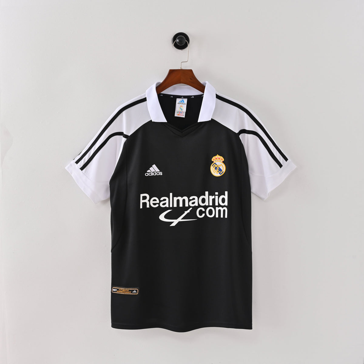 Real Madrid 2001/02 Home Retro Jersey front view