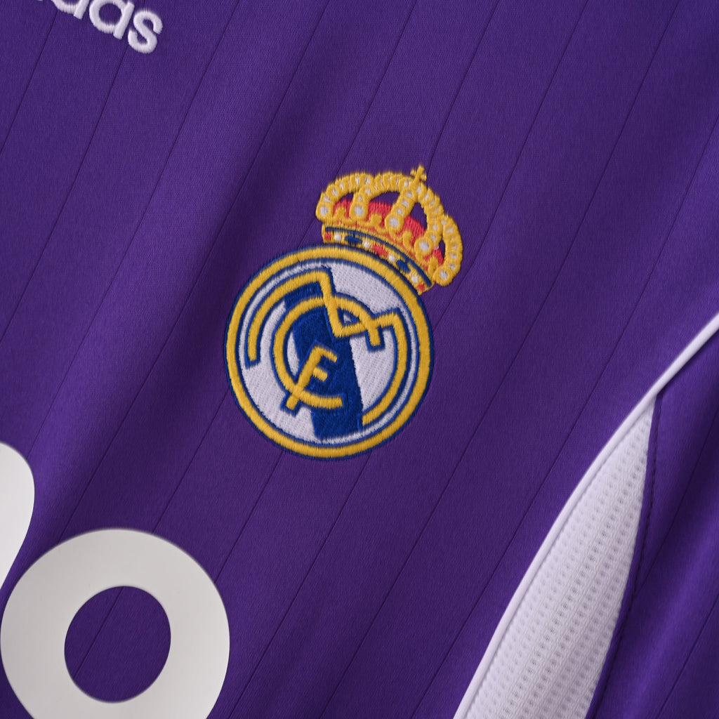 Real Madrid 2006/07 away retro jersey detail