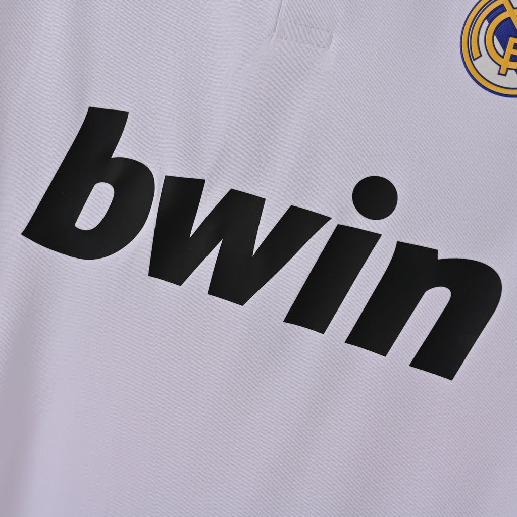 Real Madrid 2011/12 Home Retro Jersey sponsor and crest detail