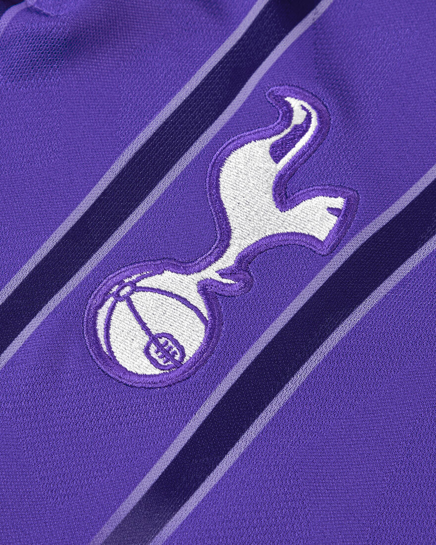 Tottenham Hotspur 2026/27 Third men's Fan Stadium jersey crest detail